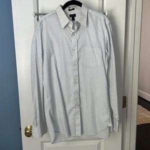 J. Crew men’s SLIM non-iron dress shirt in size medium
